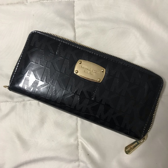Michael Kors Handbags - EUC Michael Kors Wallet